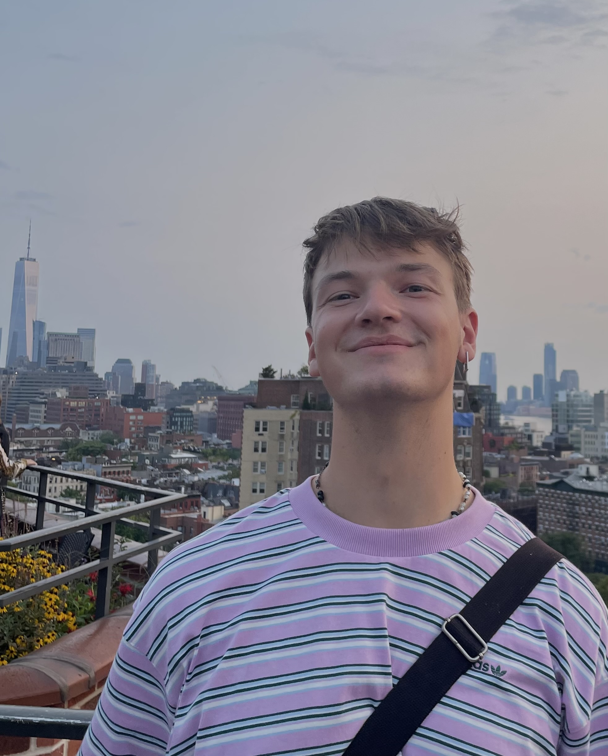 Konstantin Pfeil, abstract acrylic painter based in Germany